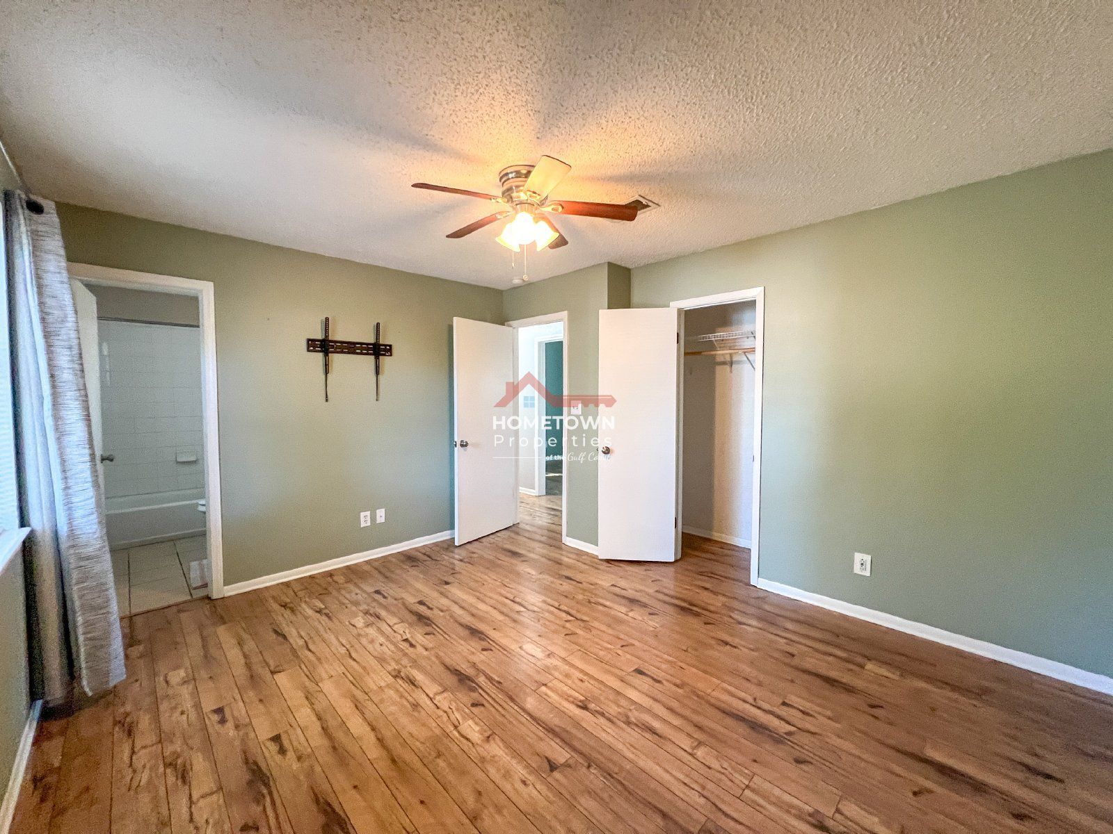 Charming 3-Bedroom Retreat with 2 Baths - Discover Your Cozy Home at 5430 Jenny Circle! property image
