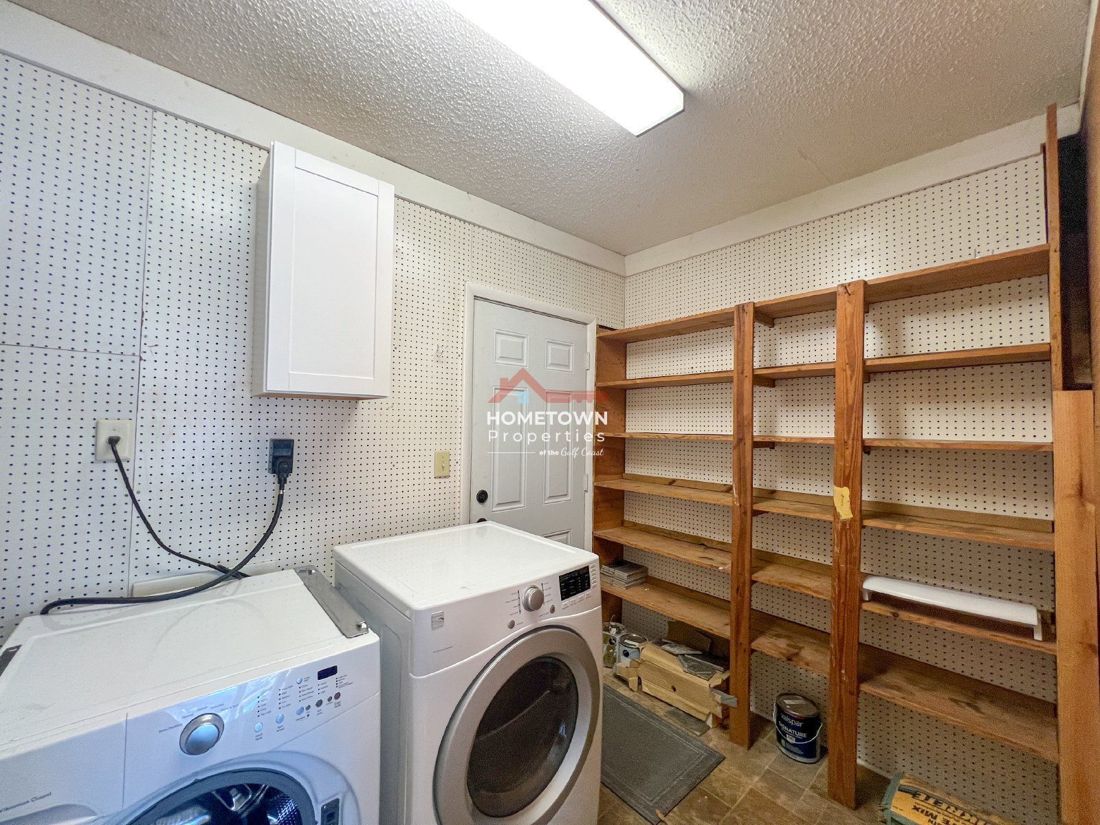 Charming 3-Bedroom Retreat with 2 Baths - Discover Your Cozy Home at 5430 Jenny Circle! property image