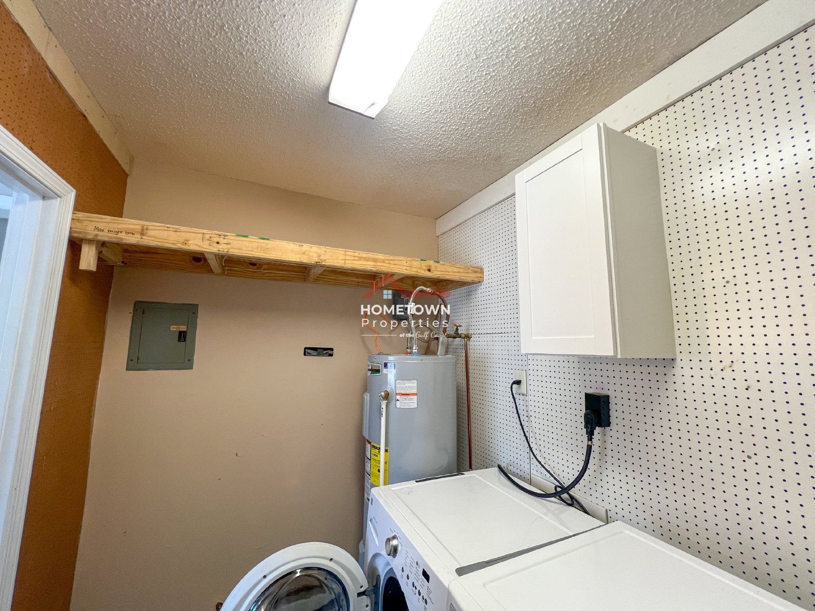 Charming 3-Bedroom Retreat with 2 Baths - Discover Your Cozy Home at 5430 Jenny Circle! property image