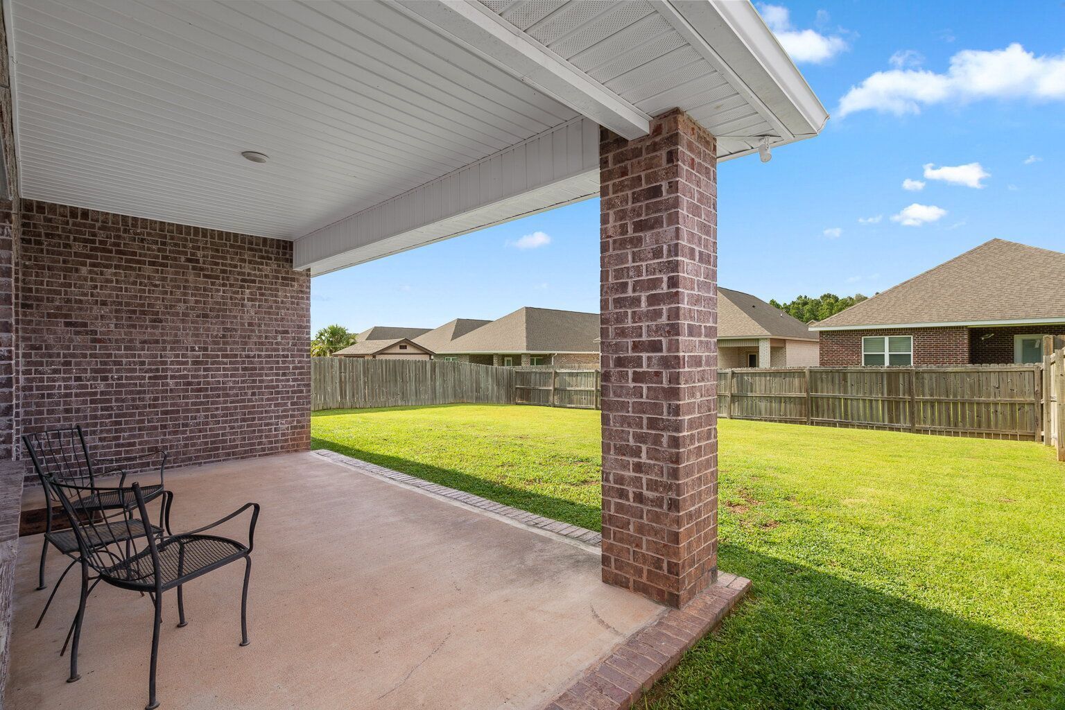 Charming 3-Bedroom Retreat with 2 Full Baths in Pensacola – Spacious 1794 Sq Ft Home at 7695 Burnside Loop! property image