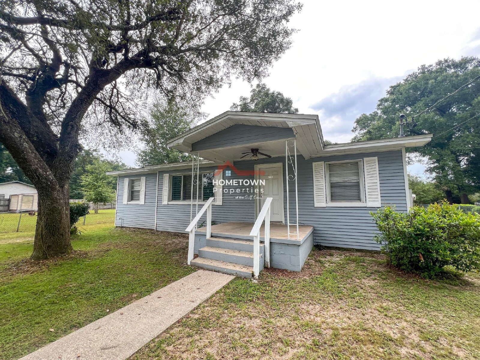 Charming 3-Bedroom Retreat in Pensacola – 1120 Sq Ft of Cozy Comfort! property image