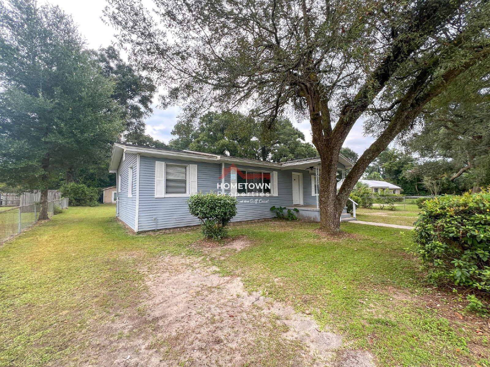 Charming 3-Bedroom Retreat in Pensacola – 1120 Sq Ft of Cozy Comfort! property image
