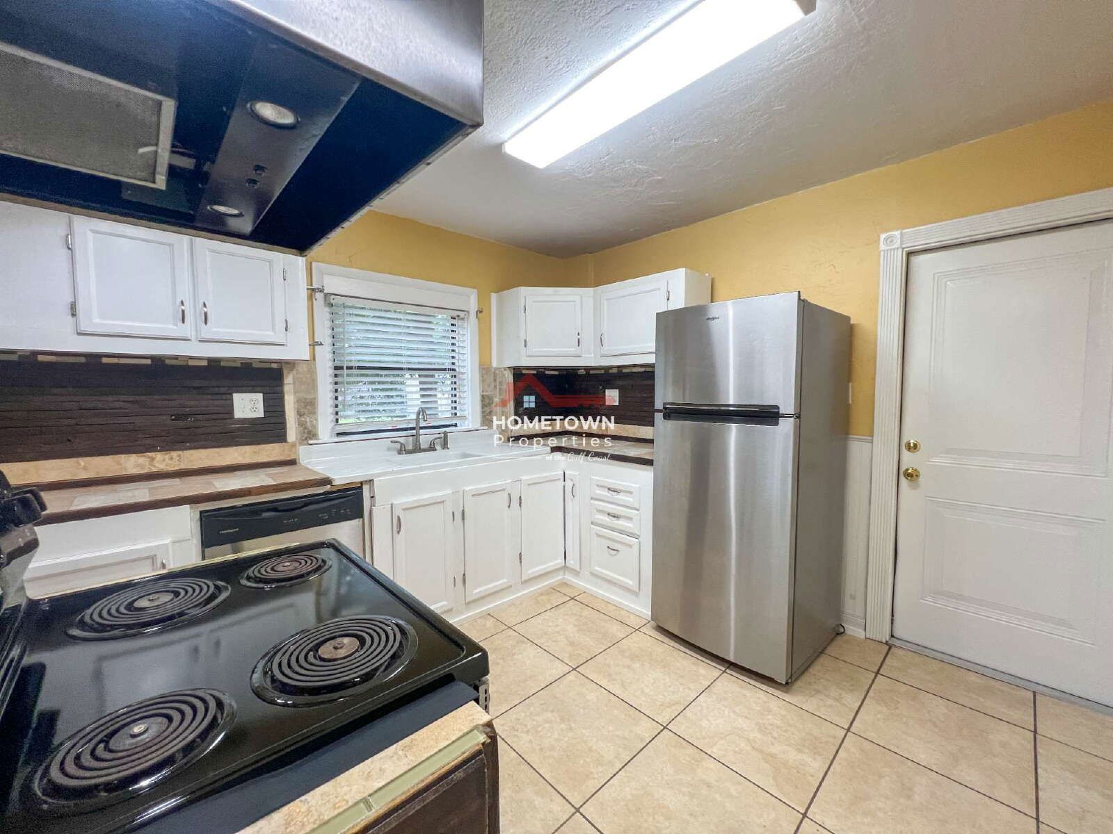 Charming 3-Bedroom Retreat in Pensacola – 1120 Sq Ft of Cozy Comfort! property image