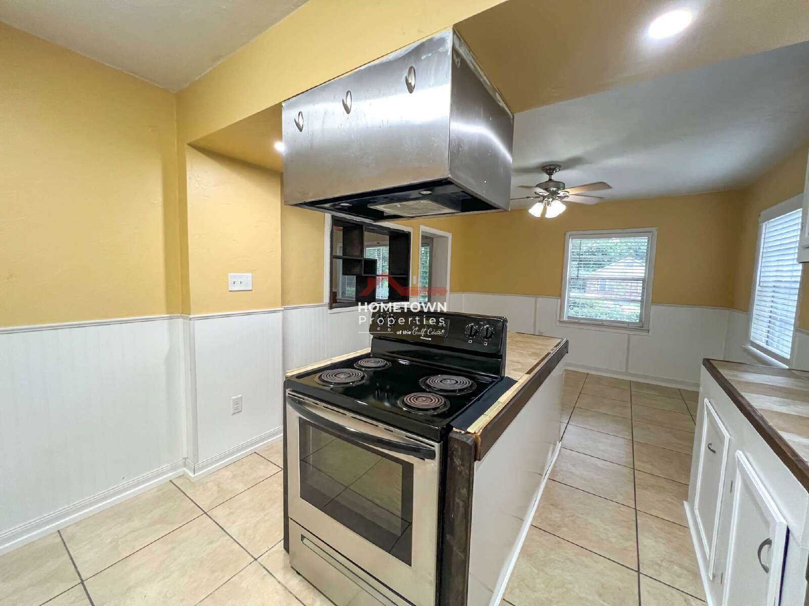 Charming 3-Bedroom Retreat in Pensacola – 1120 Sq Ft of Cozy Comfort! property image