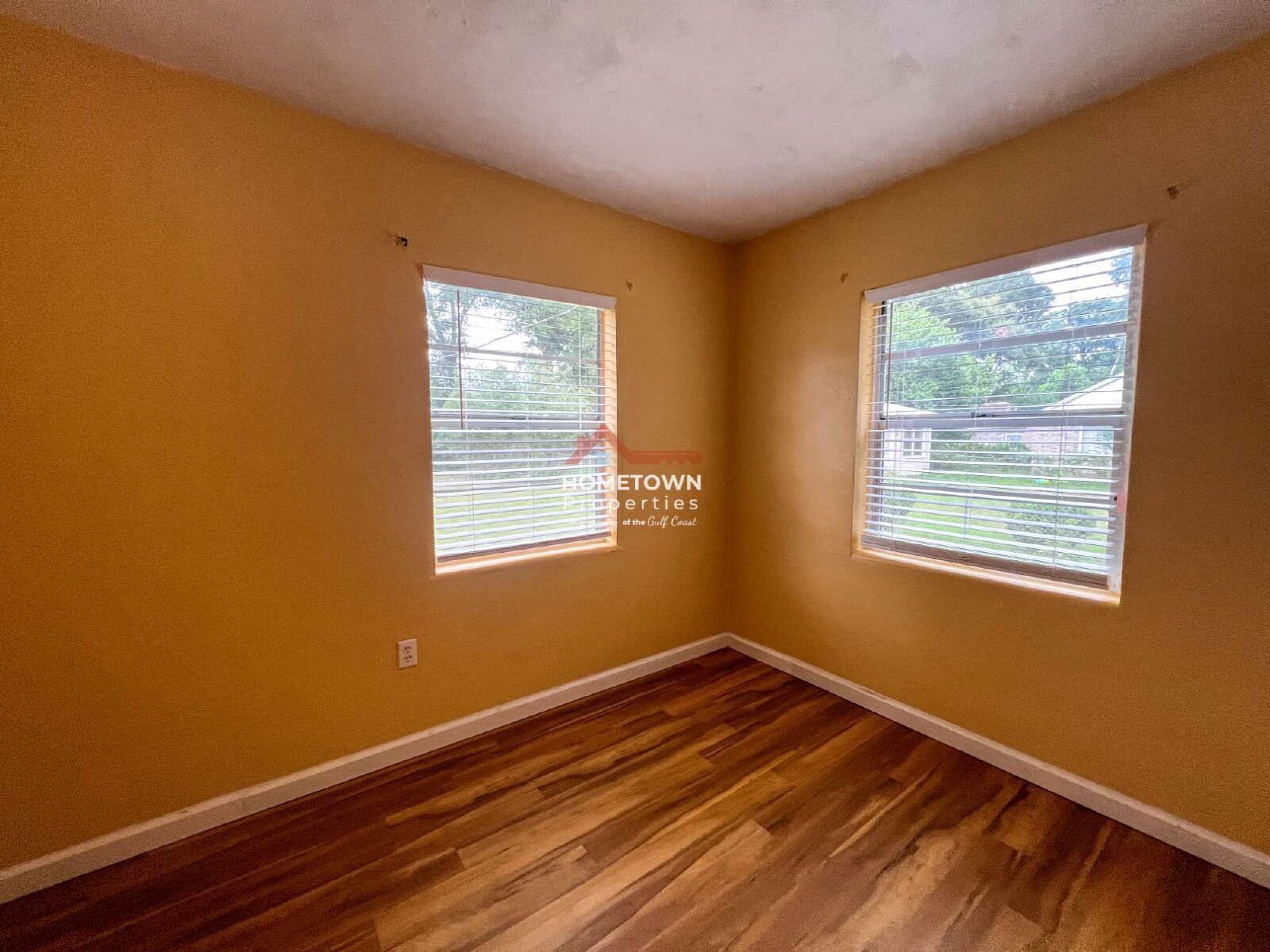 Charming 3-Bedroom Retreat in Pensacola – 1120 Sq Ft of Cozy Comfort! property image