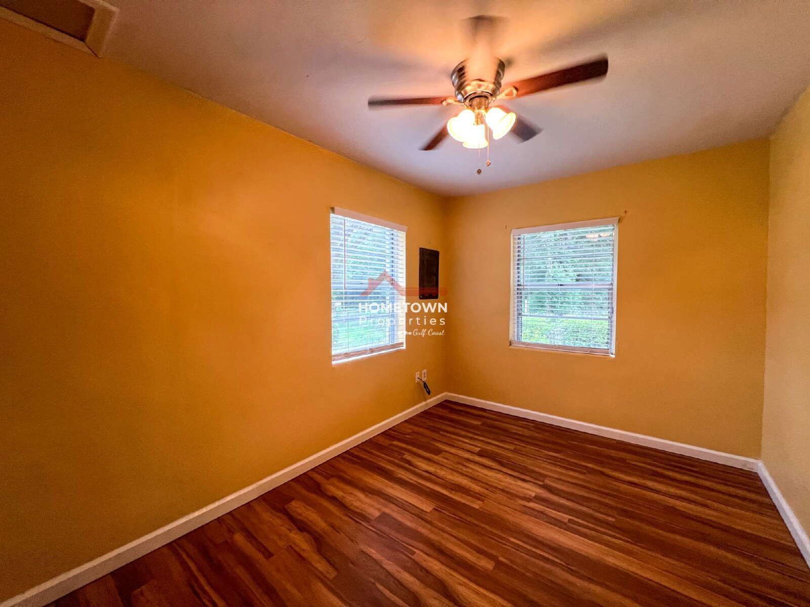 Charming 3-Bedroom Retreat in Pensacola – 1120 Sq Ft of Cozy Comfort! property image