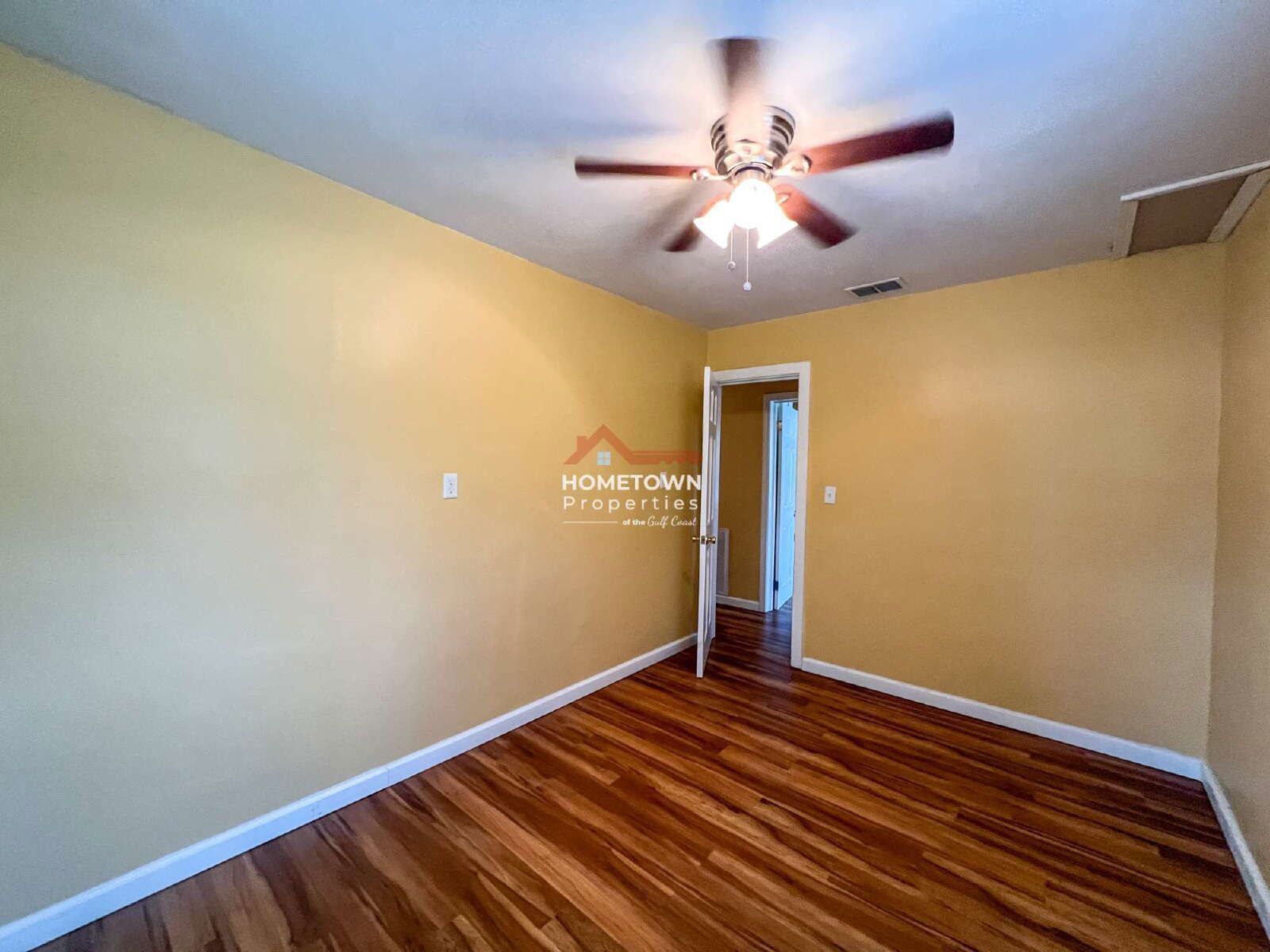 Charming 3-Bedroom Retreat in Pensacola – 1120 Sq Ft of Cozy Comfort! property image