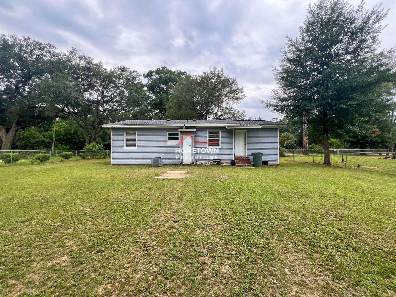 Charming 3-Bedroom Retreat in Pensacola – 1120 Sq Ft of Cozy Comfort! property image