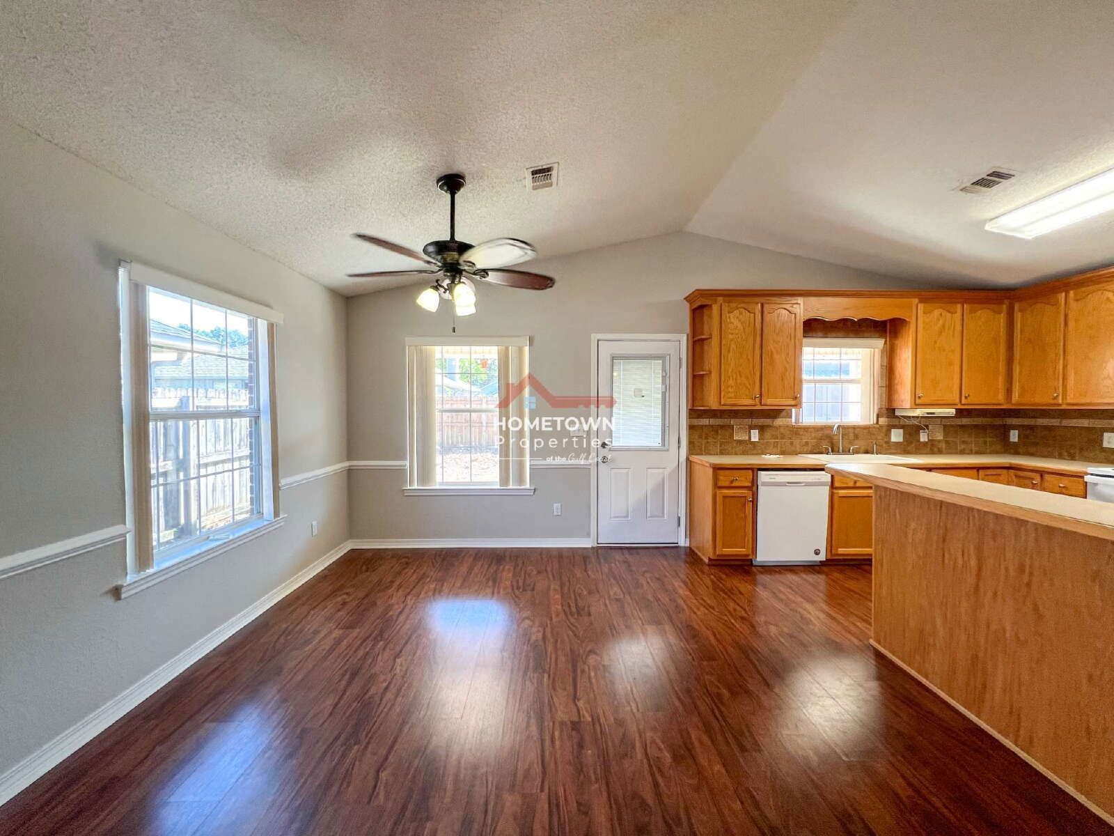 Charming 3-Bed Oasis in Pensacola – 2 Baths & 1654 Sq Ft of Comfort! property image