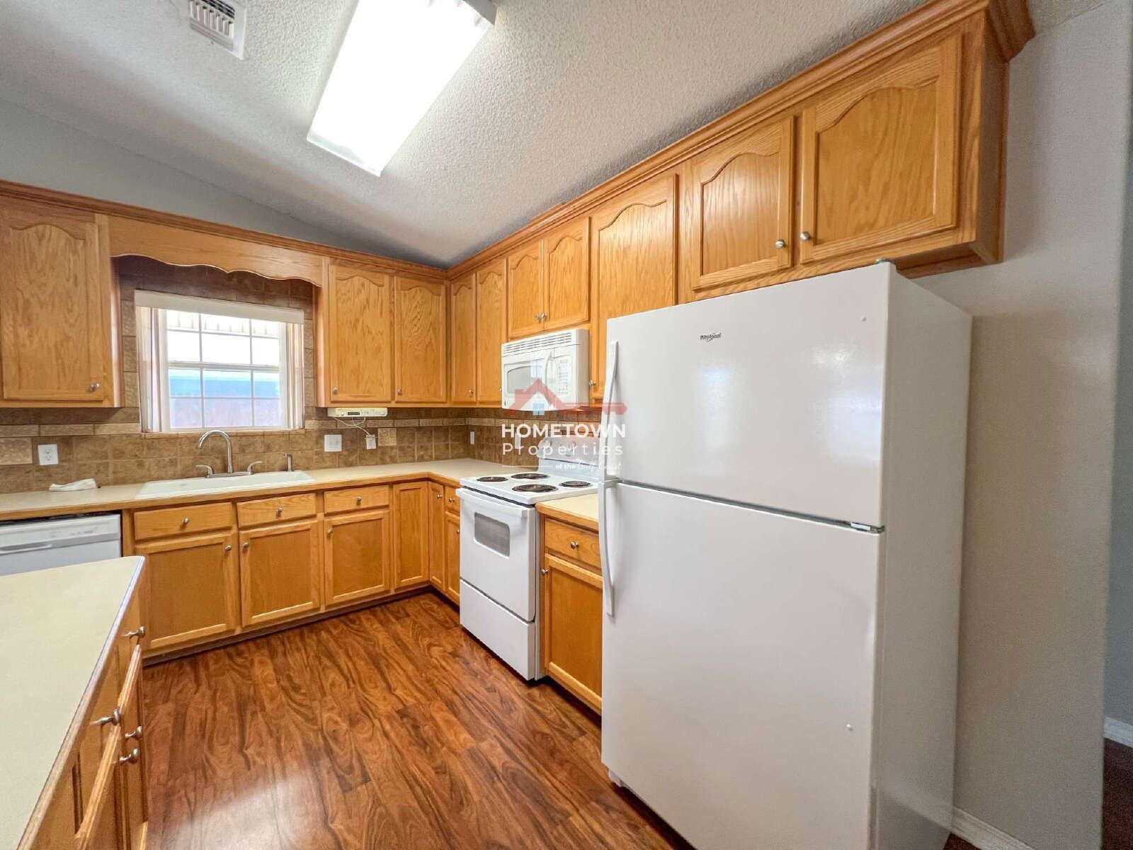 Charming 3-Bed Oasis in Pensacola – 2 Baths & 1654 Sq Ft of Comfort! property image