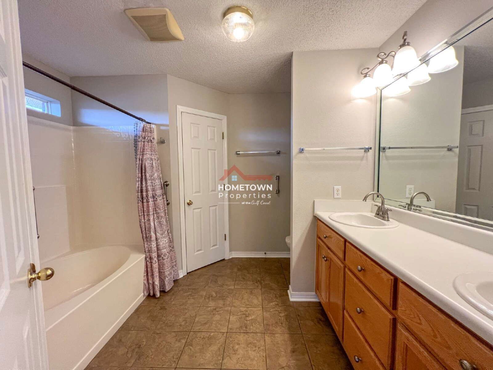 Charming 3-Bed Oasis in Pensacola – 2 Baths & 1654 Sq Ft of Comfort! property image