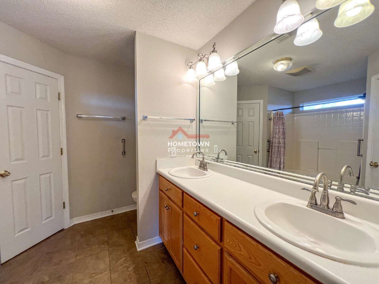 Charming 3-Bed Oasis in Pensacola – 2 Baths & 1654 Sq Ft of Comfort! property image