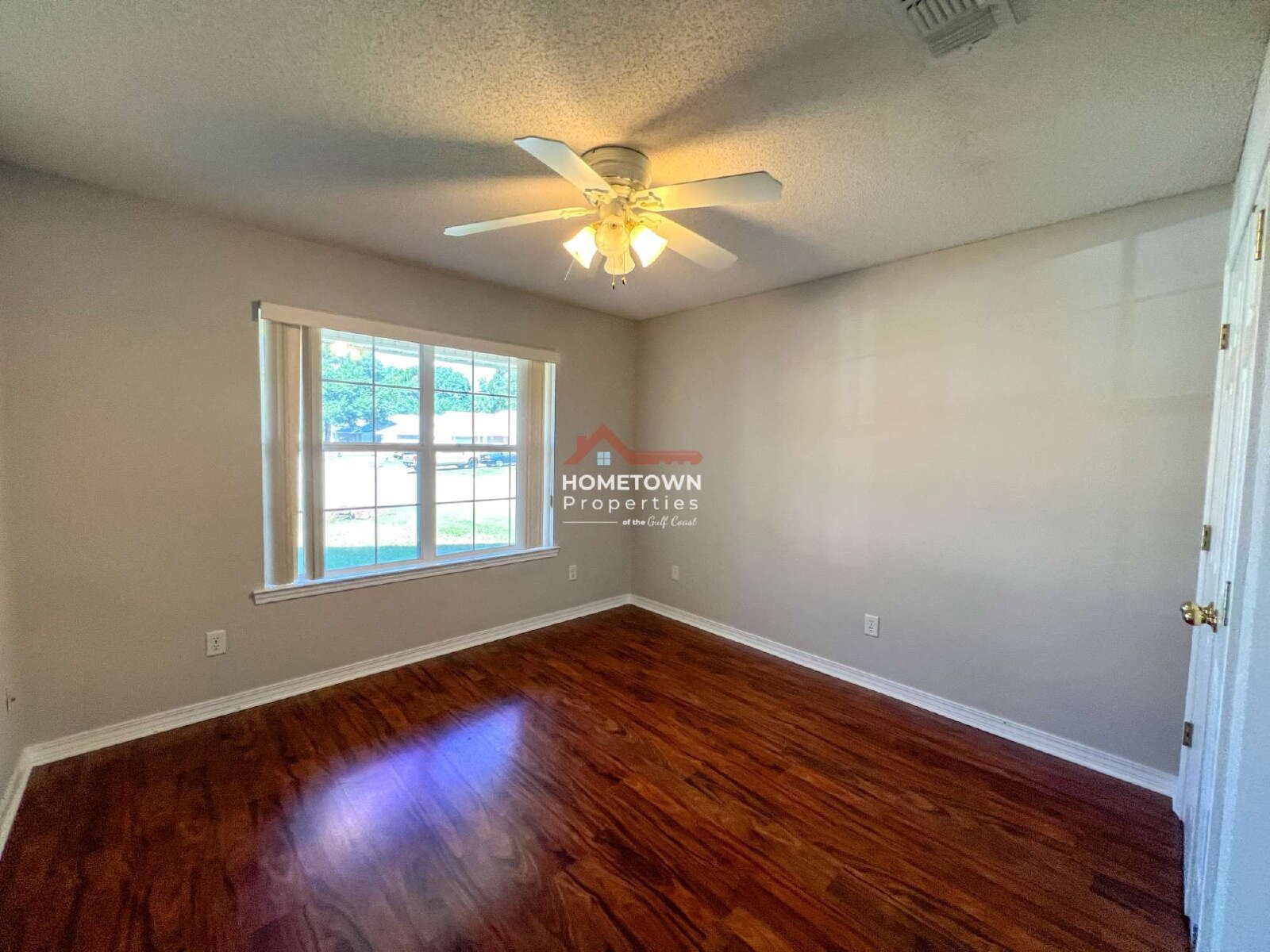 Charming 3-Bed Oasis in Pensacola – 2 Baths & 1654 Sq Ft of Comfort! property image