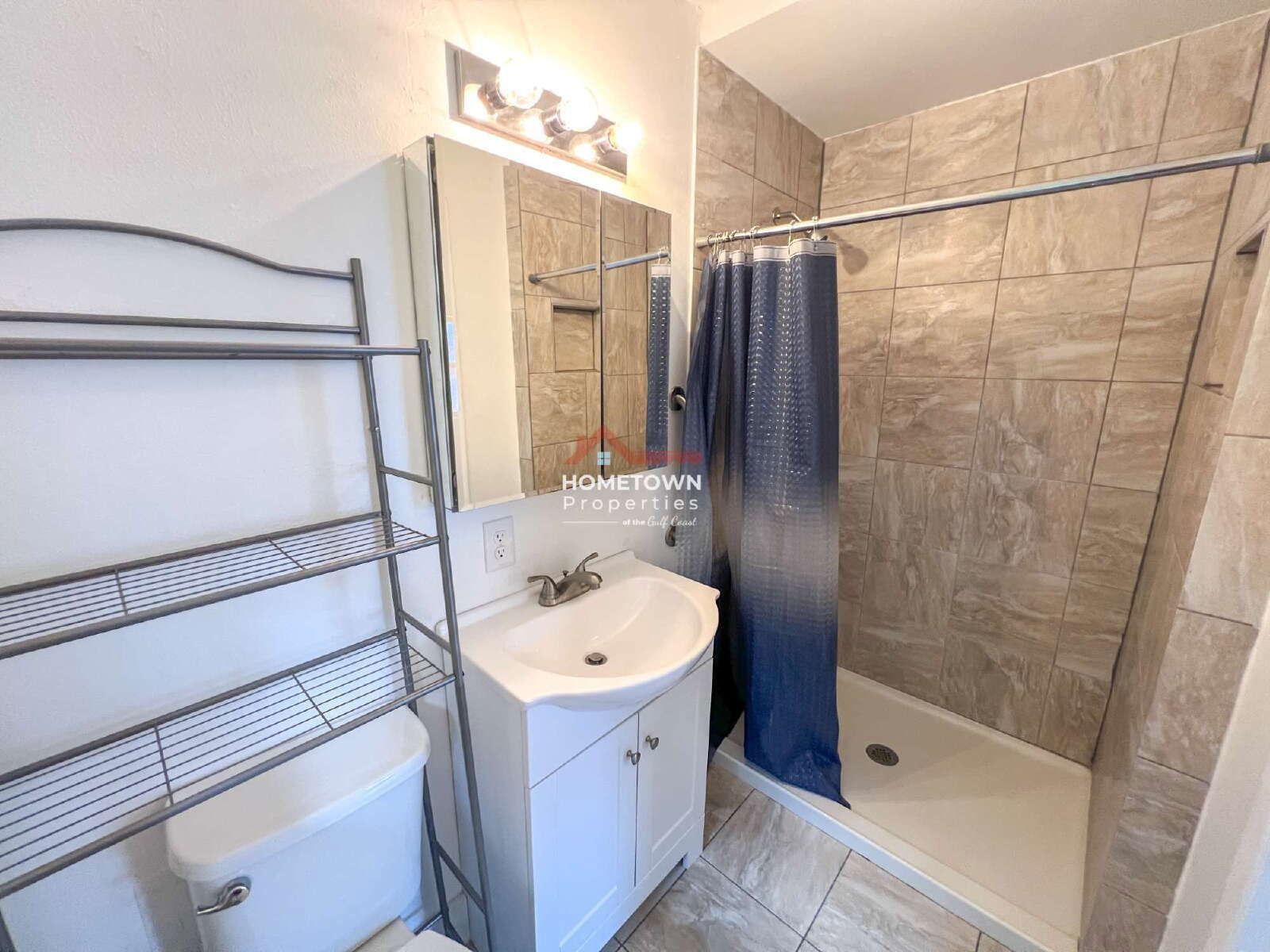 Charming 3-Bed, 2-Bath Home with Hardwood Floors property image