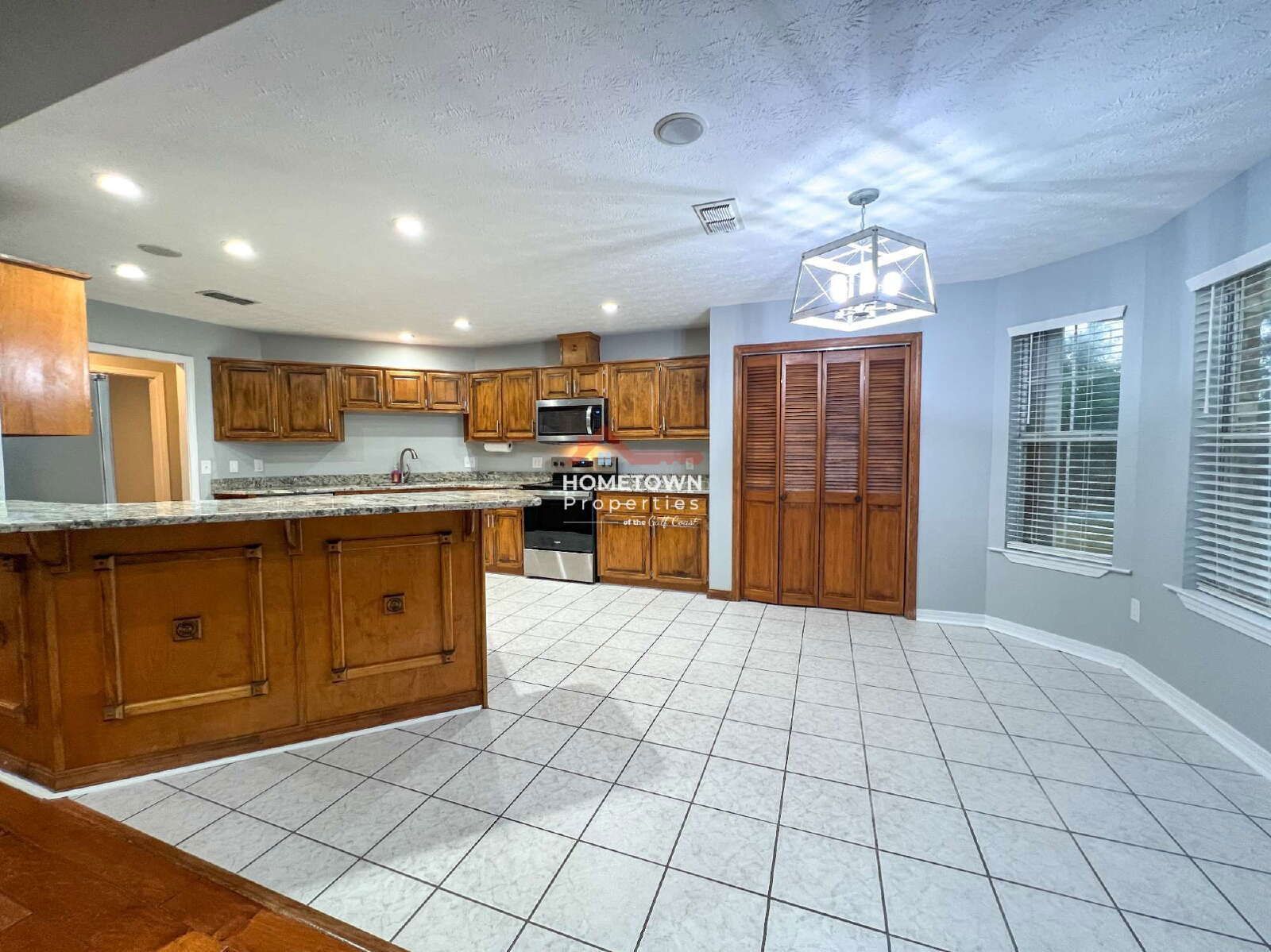 Spacious 3-Bed, 2-Bath Home on Wymart Road with Office and Sunroom property image