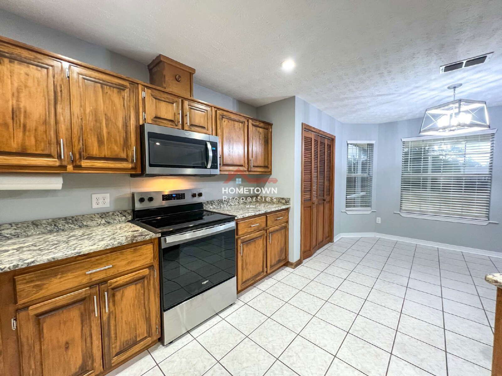 Spacious 3-Bed, 2-Bath Home on Wymart Road with Office and Sunroom property image